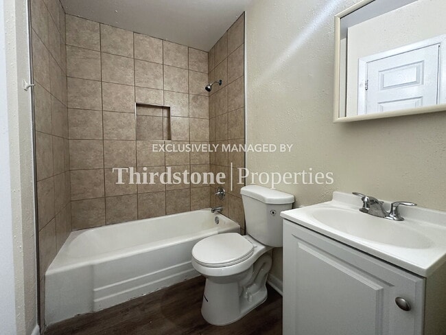 Building Photo - 5502 Plymouth St