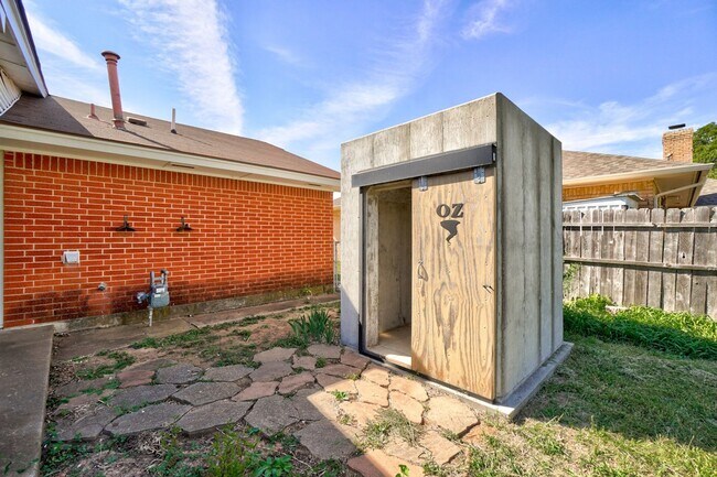 Building Photo - 3 Bed 2 Bath in Midwest City!