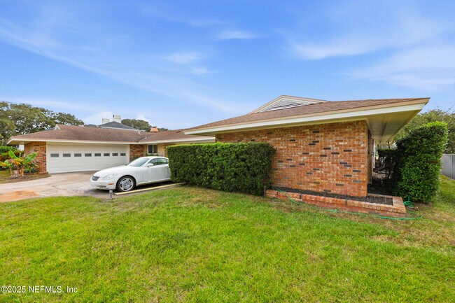 Building Photo - 330 San Juan Dr