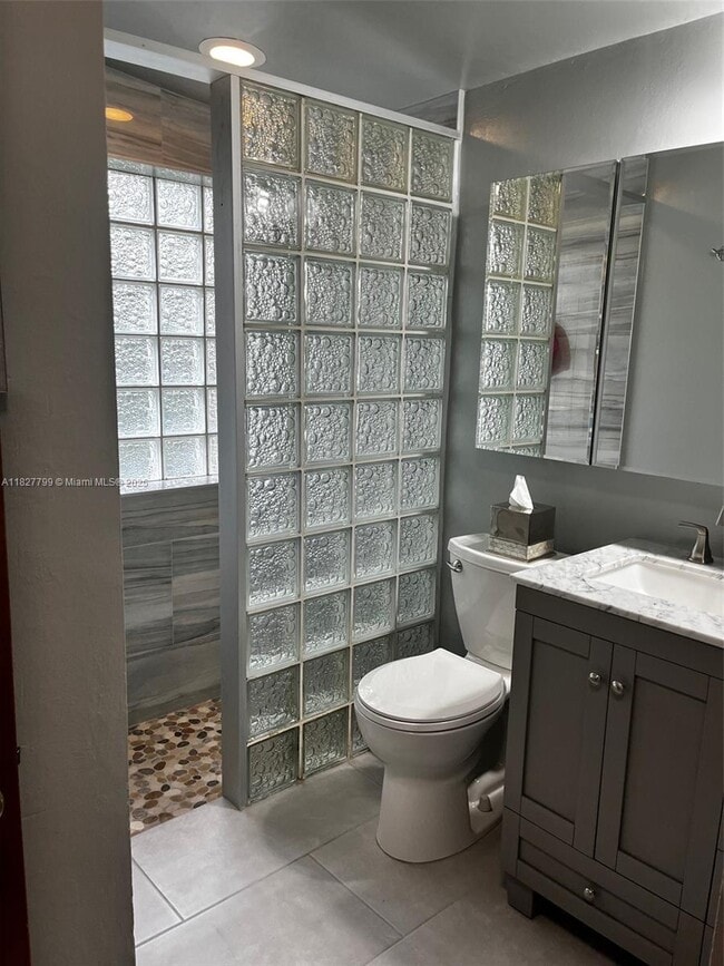 Building Photo - 2920 SW 60th Ct