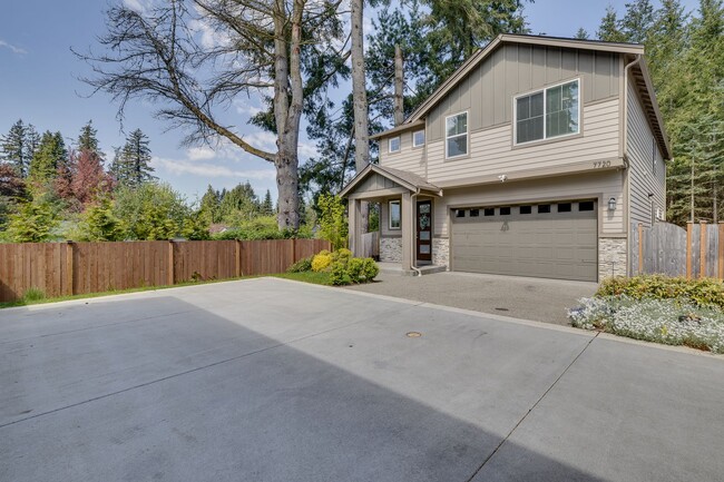 Building Photo - 5 Bed PLUS Bonus Space with hot tub in Mar...