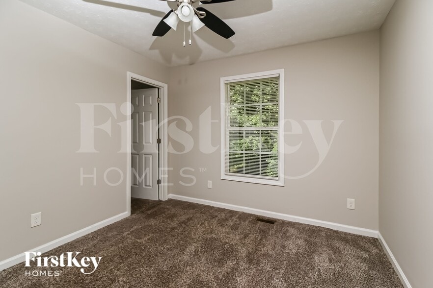 Building Photo - 8215 Collier St SW