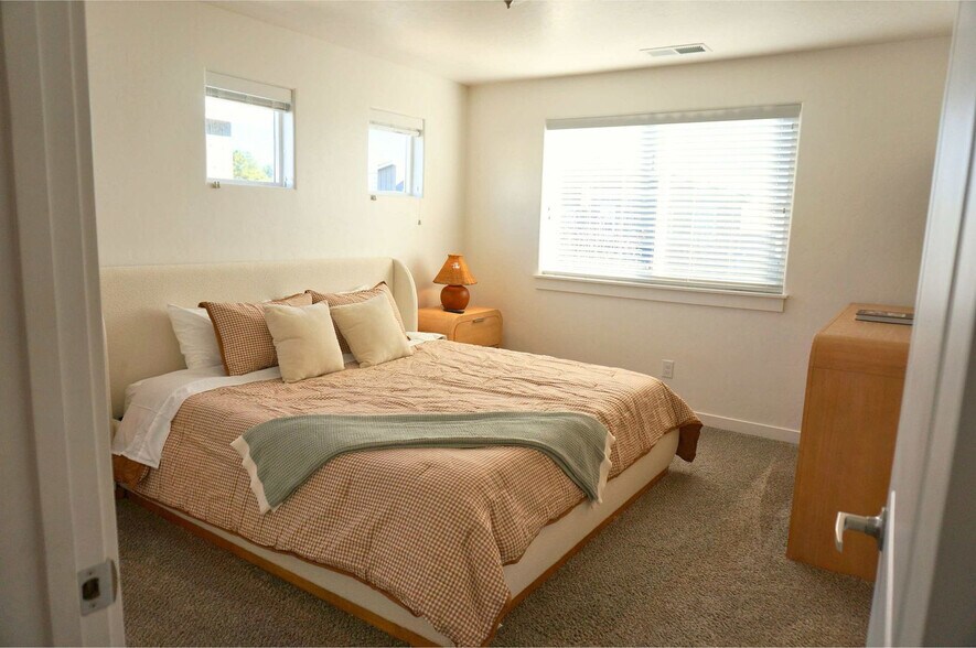 Building Photo - 5553 E Bollo St