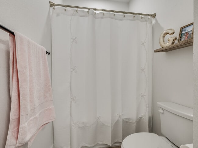 Building Photo - 1640 N Leverett Ave