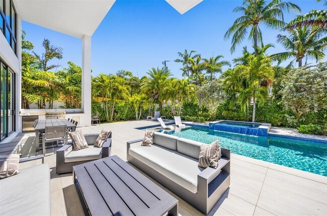 Building Photo - 2001 Marietta Dr