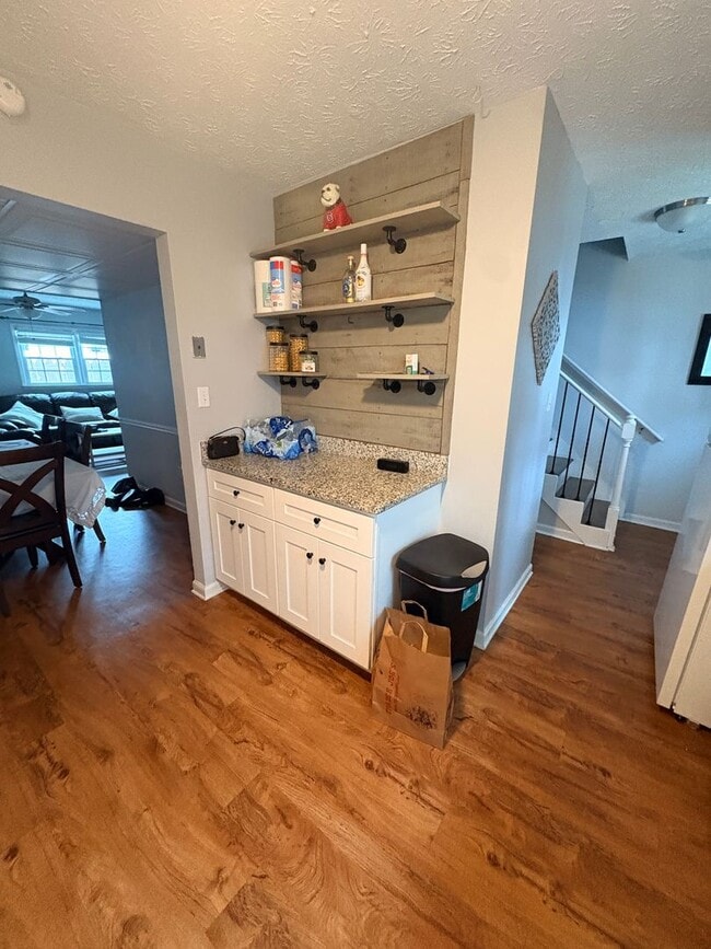 Building Photo - JAMESTOWN #30 | 2B/2.5B PRELEASING