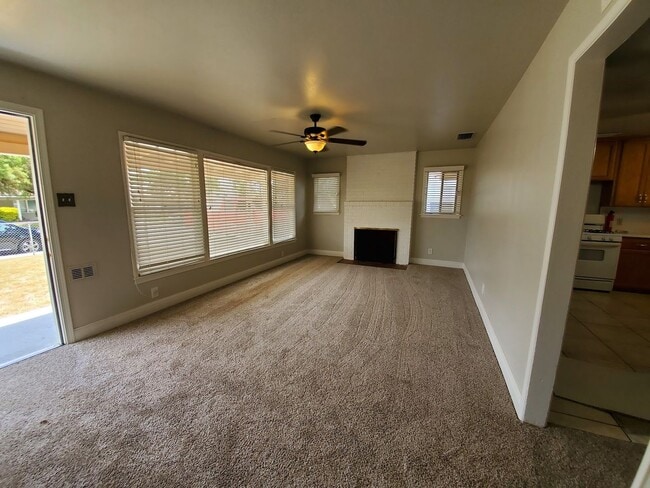 Building Photo - 1415