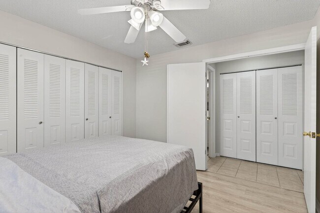 Building Photo - Totally Updated