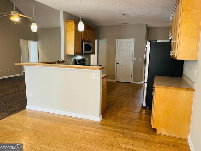 Building Photo - 50 Rock Mill Ct