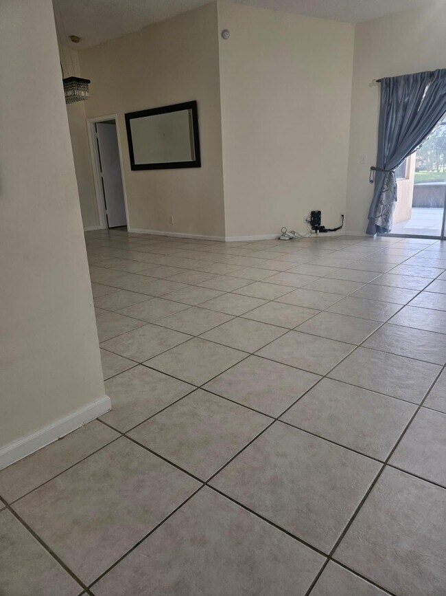 Building Photo - 5220 Rosen Blvd