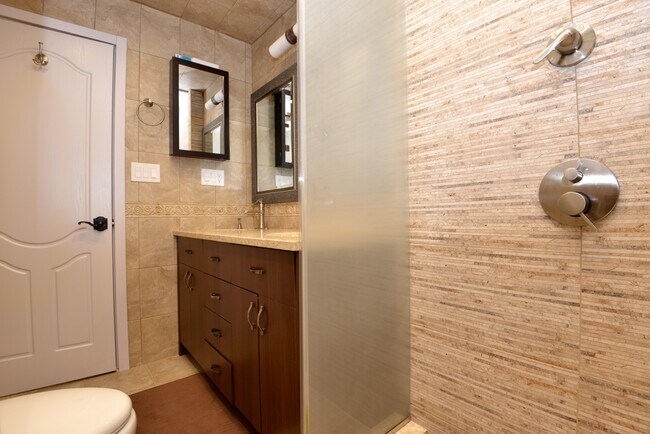 Building Photo - 174-06 Jewel Ave