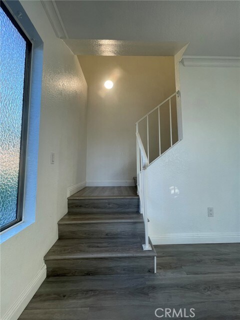 Building Photo - 1830 N Vineyard Ave