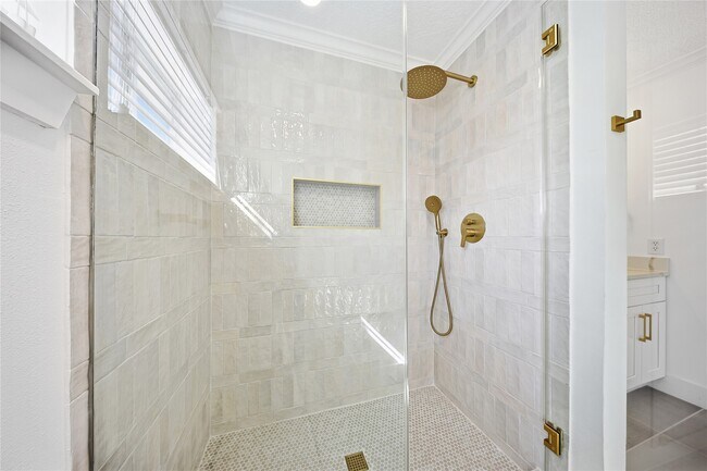 Building Photo - 1135 Eden Park Ln