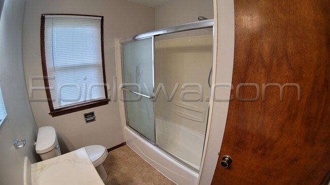 Building Photo - 2082 High Dr SE