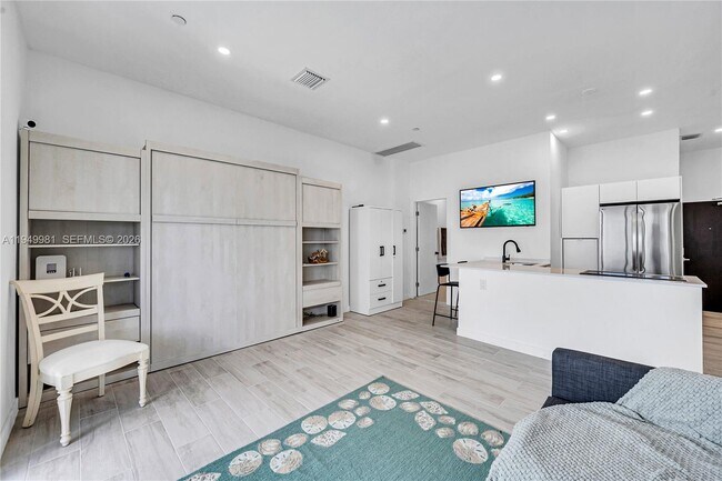 Building Photo - 1500 Bay Rd