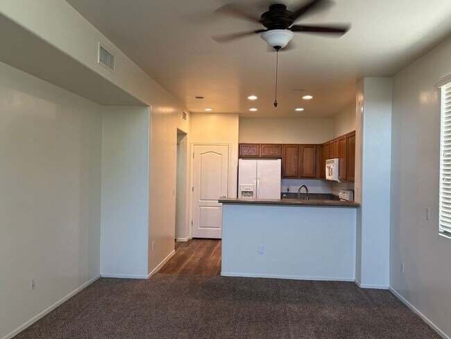 Building Photo - Must See 3 bedroom home! Near Downtown and...
