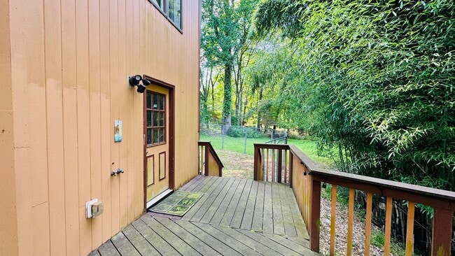 Building Photo - 96 Old Pascack Rd