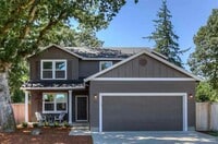 Building Photo - 926 NE Oakmont Loop