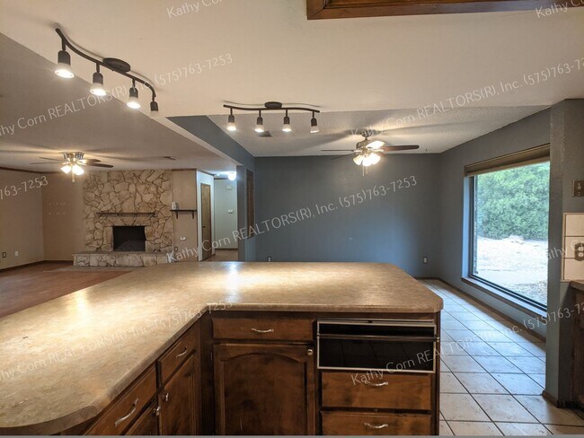 Building Photo - Spacious Luxury in Colonial Park