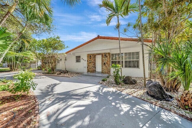 Building Photo - 840 NE 182nd St