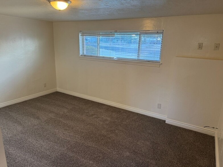 Building Photo - 4481 S Woodgrove Dr