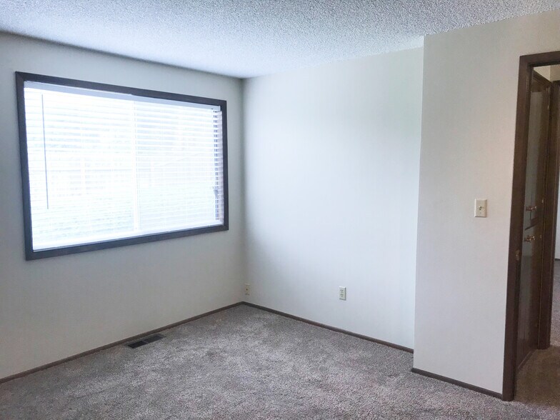 Building Photo - 721 W Bowling Rd