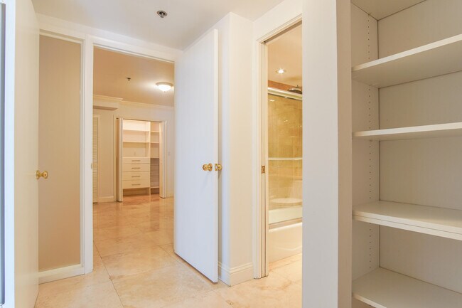 Building Photo - 251 Crandon Blvd