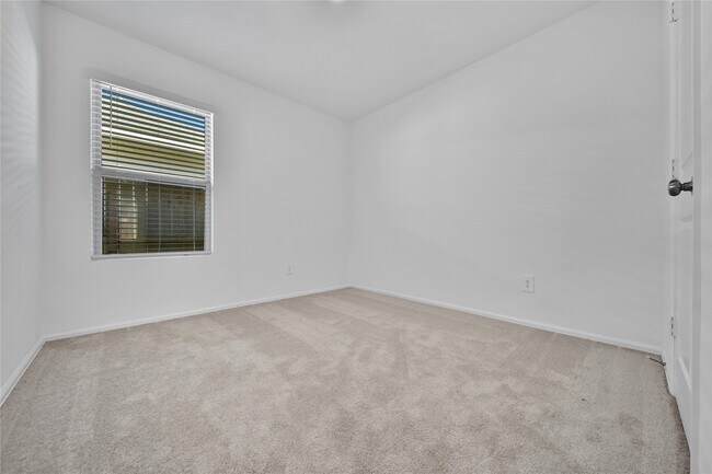 Building Photo - 17715 Grv Hl Dr