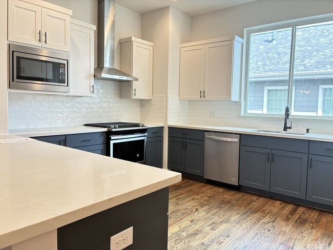 Building Photo - For Lease | 3 Bed, 3.5 Bath | 2,139 Sq Ft | Timber Heights Village |