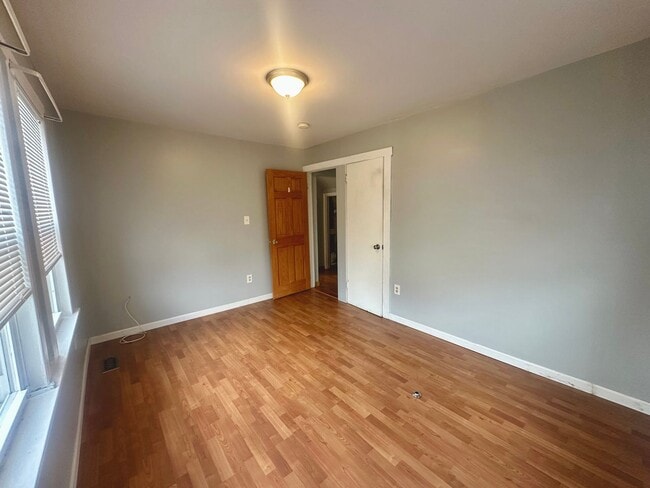 Building Photo - 32 Barberie Ave