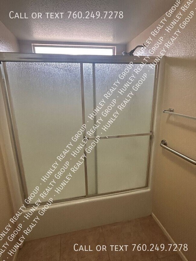 Building Photo - 13560 La Villa Dr