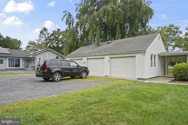 Building Photo - 432 Plainsboro Rd