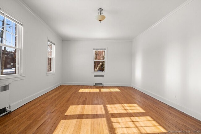 Building Photo - 684 Farmington Ave