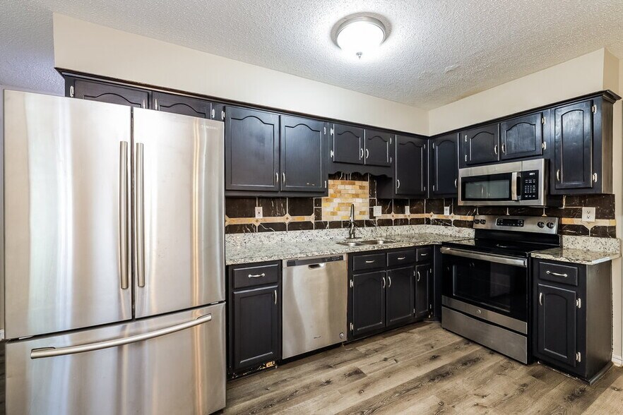 Building Photo - 4924 W Hedgewall Cir