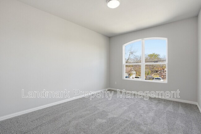 Building Photo - 303 Eastland St