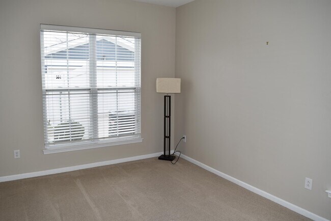 Building Photo - 2035 Golden Ridge Ln
