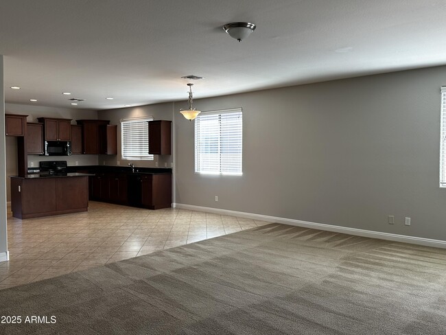 Building Photo - 1686 W Paisley Dr