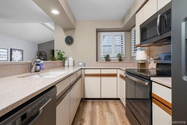 Building Photo - 6625 Fireside Ct