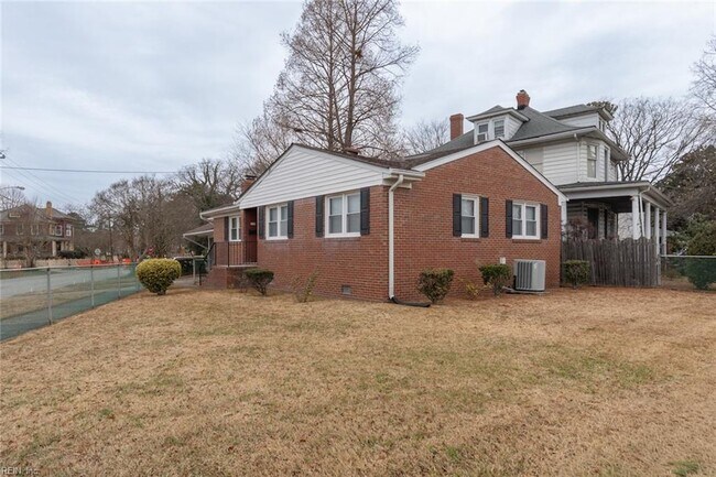 Building Photo - 3100 Norway Pl