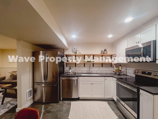 Building Photo - Newly Renovated Basement Suite with High-E...