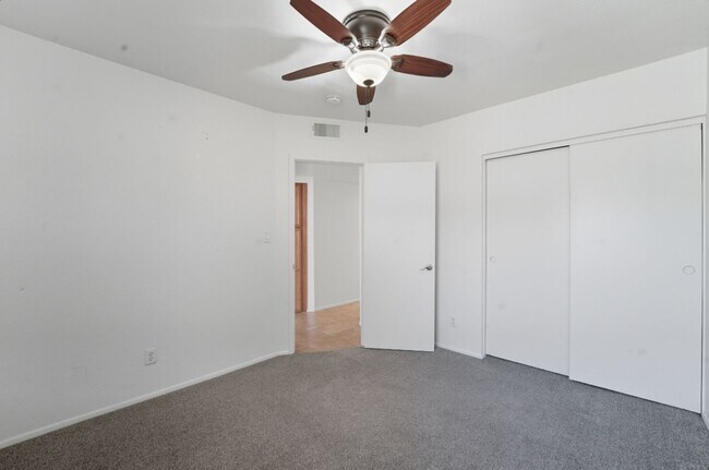 Building Photo - Spacious 3 Bed/2 Bath Home in Lush Crestvi...