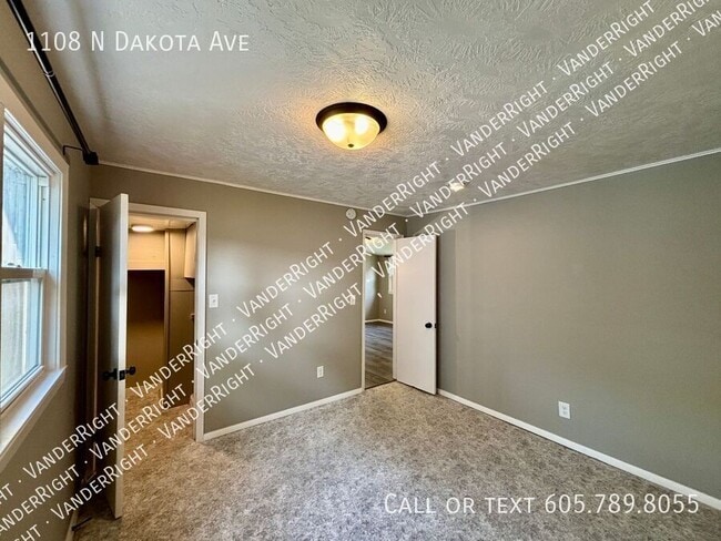 Building Photo - 1108 N Dakota Ave