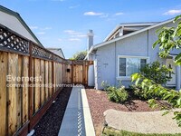 Building Photo - 1408 Sieta Ct