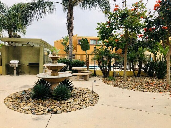 Building Photo - Sunny Top Floor 2BD/2BA Condo in Desirable Balboa Ridge Community in Clairemont