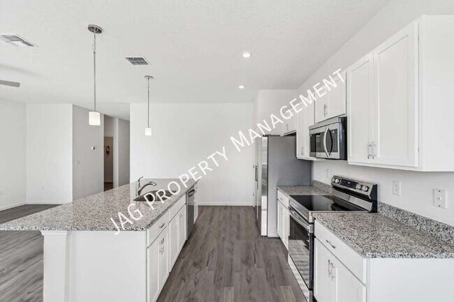 Building Photo - 2601 Hagoplan Ave SW