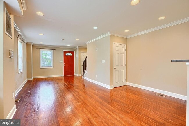 Building Photo - 6110 Everall Ave