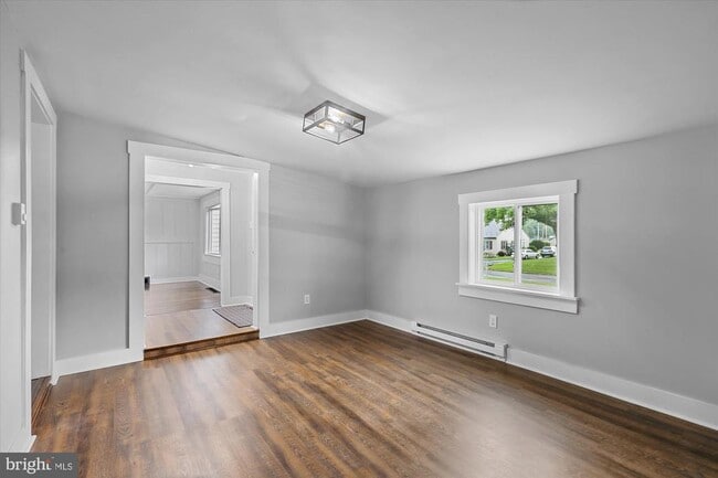 Building Photo - 1152 Stanley Ave