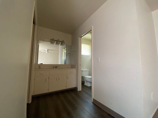 Building Photo - Charming Home for rent in Exeter, Ca