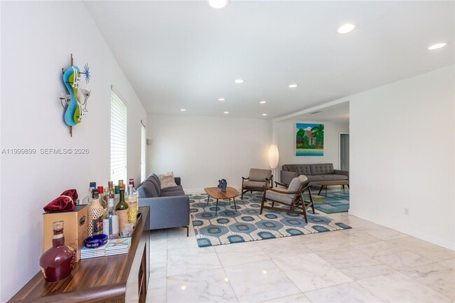 Building Photo - 14610 Tarpon Dr