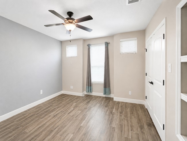 Building Photo - GORGEOUS 4 BEDROOM CUSTOM HOME FOR LEASE W/ TONS OF UPGRADES IN NEW BRAUNFELS, TX